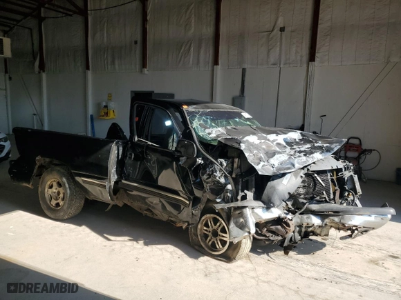 2002 Chevrolet Silverado 1500 with VIN 1GCEC14VX2Z101084, listed as a Copart auction lot 46170985 with 0 mi miles and Non Repairable. Bid and sale history available at carsss.com. Image 4.