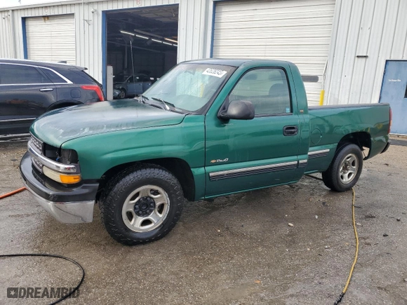 2000 Chevrolet Silverado 1500 with VIN 1GCEC14W6YZ110835, listed as a Copart auction lot 42628245 with 0 mi miles and Salvage Title. Bid and sale history available at carsss.com. Image 1.