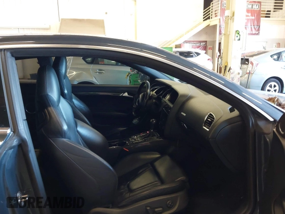 2009 Audi S5 z VIN WAURV78T29A028113, wystawiony jako IAAI lot #41677413 z przebiegiem 138 434 mil mil oraz . Historia ofert i sprzedaży dostępna na DreamBid. Obrazek 5.