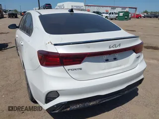 2023 Kia Forte GT-Line z VIN 3KPF54ADXPE665963, wystawiony jako IAAI lot #42014832 z przebiegiem 42 050 mil mil oraz . Historia ofert i sprzedaży dostępna na DreamBid. Obrazek 3.
