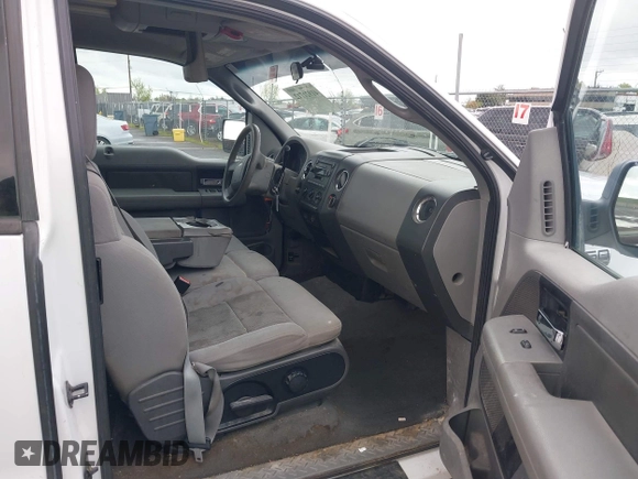 2004 Ford F-150 STX with VIN 1FTRX12W84NC29545, listed as a IAAI auction lot 41921712 with 304,891 mi miles. Bid and sale history available at carsss.com. Image 5.