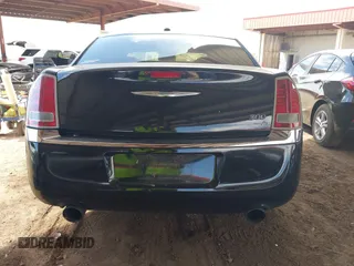 2013 Chrysler 300 S z VIN 2C3CCABG0DH506468, wystawiony jako IAAI lot #42050252 z przebiegiem 145 467 mil mil oraz . Historia ofert i sprzedaży dostępna na DreamBid. Obrazek 16.