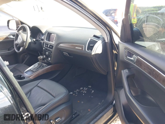2015 Audi Q5 Premium with VIN WA1CFAFP6FA092394, listed as a IAAI auction lot 41689478 with 97,986 mi miles. Bid and sale history available at carsss.com. Image 5.