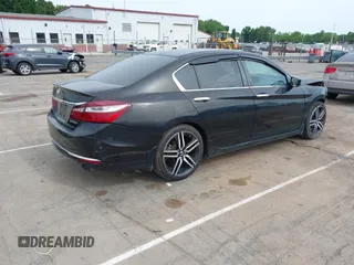 2017 Honda Accord Sport z VIN 1HGCR2F58HA082701, wystawiony jako IAAI lot #42205857 z przebiegiem 174 520 mil mil oraz . Historia ofert i sprzedaży dostępna na DreamBid. Obrazek 4.