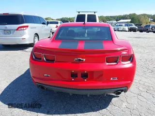 2010 Chevrolet Camaro 2SS z VIN 2G1FK1EJ0A9184965, wystawiony jako IAAI lot #37813703 z przebiegiem 134 124 mil mil oraz . Historia ofert i sprzedaży dostępna na DreamBid. Obrazek 16.
