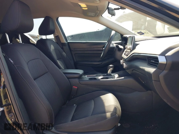 2019 Nissan Altima S z VIN 1N4BL4BV4KC244046, wystawiony jako IAAI lot #42018658 z przebiegiem 107 491 mil mil oraz . Historia ofert i sprzedaży dostępna na DreamBid. Obrazek 5.
