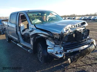 2019 Toyota Tundra 4WD SR5 with VIN 5TFDY5F17KX825602, listed as a IAAI auction lot 41368794 with 39,486 mi miles. Bid and sale history available at carsss.com. Image 6.