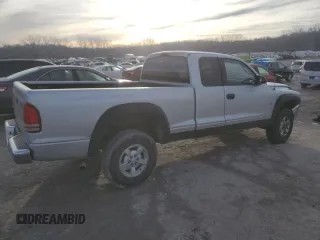 2002 Dodge Dakota z VIN 1B7GG42X22S511194, wystawiony jako Copart lot #42983195 z przebiegiem 131 808 mil mil oraz Szkoda całkowita • Salvage title. Historia ofert i sprzedaży dostępna na DreamBid. Obrazek 3.
