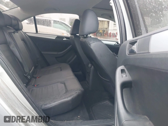 2011 Volkswagen Jetta SEL z VIN 3VWLX7AJ3BM351393, wystawiony jako IAAI lot #42241299 z przebiegiem 130 903 mil mil oraz . Historia ofert i sprzedaży dostępna na DreamBid. Obrazek 8.