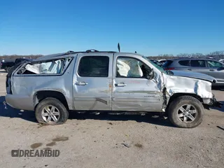 2011 GMC Yukon XL SLT with VIN 1GKS2KE30BR385063, listed as a IAAI auction lot 41224922 with Not Provided miles. Bid and sale history available at carsss.com. Image 12.