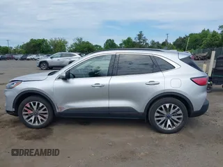 2020 Ford Escape Titanium с VIN 1FMCU9J99LUB45758, выставлен на аукционе IAAI как лот 42286143 с пробегом 51 177 миль миль и . История ставок и продаж доступна на DreamBid. Изображение 14.