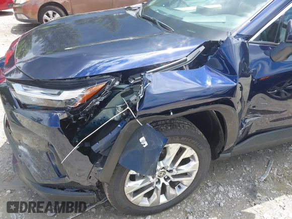 2025 Toyota RAV4 XLE Premium z VIN 2T3A1RFV7SW514631, wystawiony jako IAAI lot #42247225 z przebiegiem 4 815 mil mil oraz . Historia ofert i sprzedaży dostępna na DreamBid. Obrazek 6.