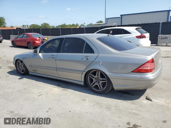 2006 Mercedes-Benz S 500 z VIN WDBNG75J76A474265, wystawiony jako Copart lot #53900555 z przebiegiem 131 481 mil mil oraz Szkody całkowita. Historia ofert i sprzedaży dostępna na DreamBid. Obrazek 2.
