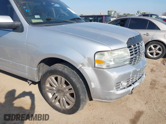2011 Lincoln Navigator z VIN 5LMJJ2H56BEJ08330, wystawiony jako IAAI lot #41668494 z przebiegiem 266 944 mil mil oraz . Historia ofert i sprzedaży dostępna na DreamBid. Obrazek 13.