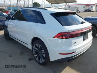 2024 Audi Q8 Premium Plus z VIN WA1BVBF19RD018552, wystawiony jako IAAI lot #41857441 z przebiegiem 3 188 mil mil oraz . Historia ofert i sprzedaży dostępna na DreamBid. Obrazek 3.