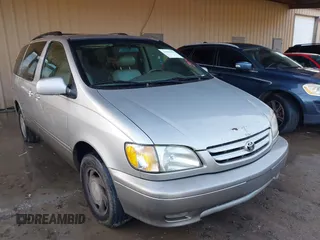 2002 Toyota Sienna LE with VIN 4T3ZF13C72U422993, listed as a IAAI auction lot 41552421 with 260,014 mi miles. Bid and sale history available at carsss.com. Image 1.