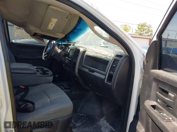 2013 Ram 2500 Tradesman z VIN 3C6UR5CL4DG529793, wystawiony jako IAAI lot #42029361 z przebiegiem 205 066 mil mil oraz . Historia ofert i sprzedaży dostępna na DreamBid. Obrazek 5.