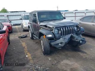 2020 Jeep Wrangler Sport S z VIN 1C4GJXAG9LW303604, wystawiony jako IAAI lot #42221305 z przebiegiem 71 189 mil mil oraz . Historia ofert i sprzedaży dostępna na DreamBid. Obrazek 1.