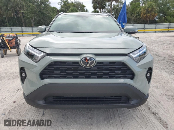 2023 Toyota RAV4 XLE Premium z VIN 2T3C1RFV7PW275825, wystawiony jako Copart lot #58638865 z przebiegiem 13 437 mil mil oraz Szkoda całkowita • Salvage title. Historia ofert i sprzedaży dostępna na DreamBid. Obrazek 5.