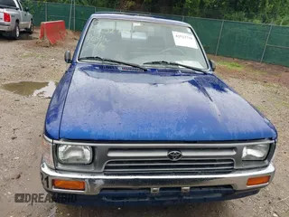 1992 Toyota Pickup DLX z VIN JT4RN93P5N5062042, wystawiony jako IAAI lot #42522750 z przebiegiem 279 395 mil mil oraz . Historia ofert i sprzedaży dostępna na DreamBid. Obrazek 6.