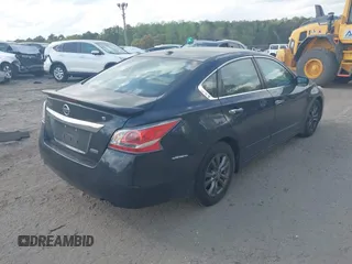 2015 Nissan Altima SV with VIN 1N4AL3AP9FC577079, listed as a IAAI auction lot 41922522 with 211,601 mi miles and . Bid and sale history available at DreamBid. Image 4.