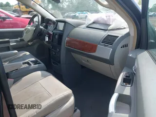2008 Chrysler Town & Country Touring с VIN 2A8HR54P38R133357, выставлен на аукционе IAAI как лот 42514872 с пробегом 159 240 миль миль и . История ставок и продаж доступна на DreamBid. Изображение 5.