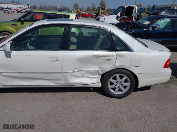 2001 Toyota Avalon XL w/Bucket Seats with VIN 4T1BF28B61U169213, listed as a IAAI auction lot 41829245 with 99,940 mi miles. Bid and sale history available at carsss.com. Image 6.
