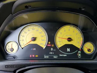 2015 BMW M4 z VIN WBS3R9C54FK334245, wystawiony jako Copart lot #54086695 z przebiegiem 90 191 mil mil oraz Szkoda całkowita • Salvage title. Historia ofert i sprzedaży dostępna na DreamBid. Obrazek 9.