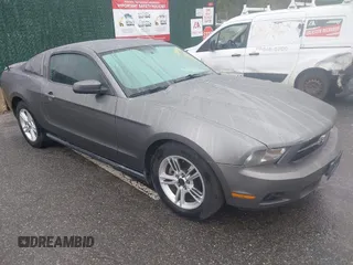 2010 Ford Mustang V6 с VIN 1ZVBP8AN6A5138124, выставлен на аукционе IAAI как лот 42384457 с пробегом 151 307 миль миль и . История ставок и продаж доступна на DreamBid. Изображение 1.