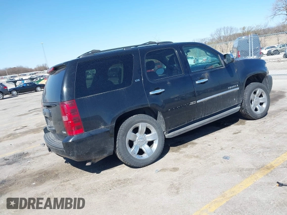 2008 Chevrolet Tahoe 1LT z VIN 1GNFK130X8J138051, wystawiony jako IAAI lot #41983344 z przebiegiem 235 811 mil mil oraz . Historia ofert i sprzedaży dostępna na DreamBid. Obrazek 4.