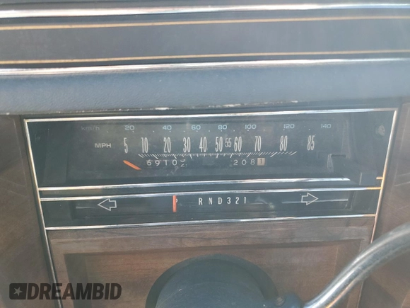 1988 Cadillac Brougham z VIN 1G6DW51Y2J9714052, wystawiony jako Copart lot #77274064 z przebiegiem 69 106 mil mil oraz Szkoda całkowita • Salvage title. Historia ofert i sprzedaży dostępna na DreamBid. Obrazek 9.