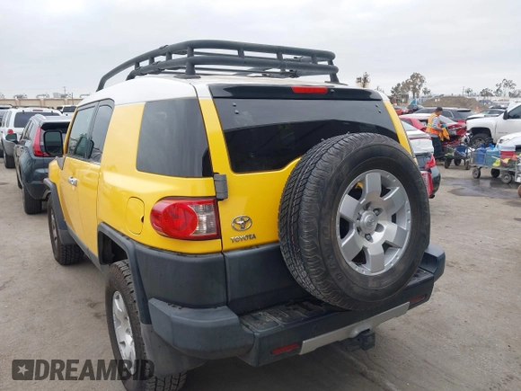 2007 Toyota FJ Cruiser with VIN JTEBU11FX70037231, listed as a IAAI auction lot 42018669 with 129,670 mi miles. Bid and sale history available at carsss.com. Image 3.