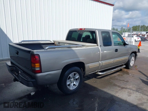 2000 Chevrolet Silverado 1500 LS with VIN 2GCEC19T1Y1227911, listed as a IAAI auction lot 41982621 with 403,945 mi miles. Bid and sale history available at carsss.com. Image 4.