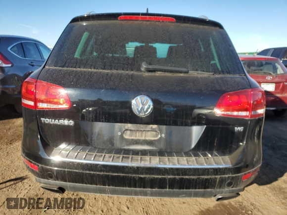 2014 Volkswagen Touareg Lux z VIN WVGEF9BP5ED003068, wystawiony jako Copart lot #82907984 z przebiegiem 127 347 mil mil oraz Czysty tytuł • Clean title. Historia ofert i sprzedaży dostępna na DreamBid. Obrazek 6.