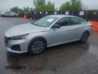 2025 Nissan Altima SV z VIN 1N4BL4DV0SN366601, wystawiony jako IAAI lot #42405749 z przebiegiem 4 790 mil mil oraz . Historia ofert i sprzedaży dostępna na DreamBid. Obrazek 14.
