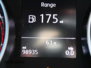 2017 Volkswagen Golf S z VIN 3VWH17AU0HM519775, wystawiony jako Copart lot #55654345 z przebiegiem 98 935 mil mil oraz Szkoda całkowita • Salvage title. Historia ofert i sprzedaży dostępna na DreamBid. Obrazek 8.