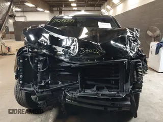 2017 Cadillac Escalade Luxury z VIN 1GYS4BKJXHR357489, wystawiony jako IAAI lot #39243523 z przebiegiem 60 265 mil mil oraz . Historia ofert i sprzedaży dostępna na DreamBid. Obrazek 11.