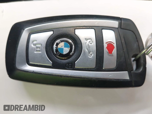2013 BMW 3 Series 328i xDrive z VIN WBA3B3C55DF543926, wystawiony jako IAAI lot #42581984 z przebiegiem 144 346 mil mil oraz . Historia ofert i sprzedaży dostępna na DreamBid. Obrazek 11.