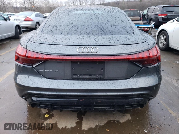 2022 Audi e-tron GT Prestige z VIN WAUEJBFWXN7005938, wystawiony jako Copart lot #72659842 z przebiegiem Nie podano mil oraz . Historia ofert i sprzedaży dostępna na DreamBid. Obrazek 6.