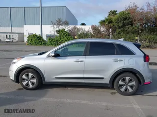 2017 Kia Niro FE with VIN KNDCB3LC9H5043250, listed as a IAAI auction lot 41848421 with 196,428 mi miles. Bid and sale history available at carsss.com. Image 14.