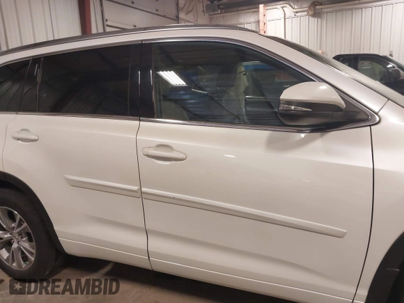 2015 Toyota Highlander XLE z VIN 5TDJKRFH9FS115122, wystawiony jako IAAI lot #41925336 z przebiegiem 159 518 mil mil oraz . Historia ofert i sprzedaży dostępna na DreamBid. Obrazek 14.