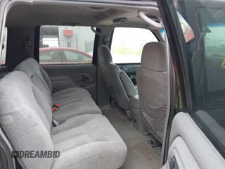 1999 Chevrolet Suburban with VIN 3GNFK16R4XG232727, listed as a IAAI auction lot 42602810 with 121,395 mi miles and . Bid and sale history available at DreamBid. Image 8.