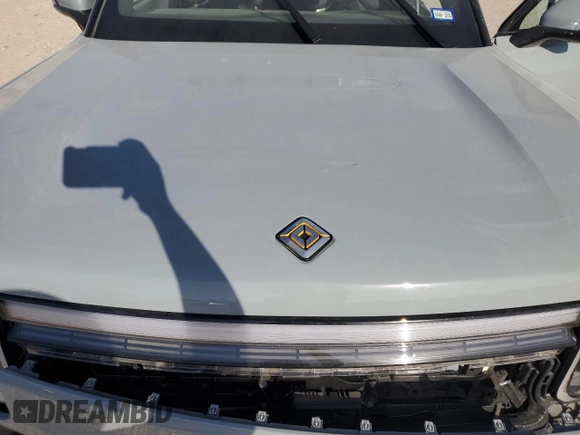 2025 Rivian R1S Adventure z VIN 7PDSGBBA5SN045424, wystawiony jako Copart lot #49675655 z przebiegiem Nie podano mil oraz Szkoda całkowita • Salvage title. Historia ofert i sprzedaży dostępna na DreamBid. Obrazek 12.