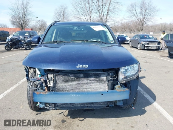 2017 Jeep Compass Latitude z VIN 1C4NJDEBXHD139853, wystawiony jako IAAI lot #41628539 z przebiegiem 103 182 mil mil oraz . Historia ofert i sprzedaży dostępna na DreamBid. Obrazek 6.