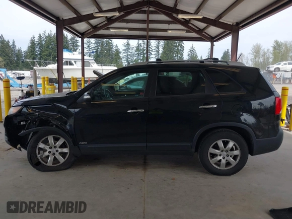2011 Kia Sorento LX with VIN 5XYKTDA24BG170561, listed as a IAAI auction lot 42011756 with 211,833 mi miles. Bid and sale history available at carsss.com. Image 14.