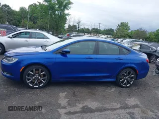 2016 Chrysler 200 S z VIN 1C3CCCDG3GN110510, wystawiony jako IAAI lot #42374730 z przebiegiem 54 912 mil mil oraz . Historia ofert i sprzedaży dostępna na DreamBid. Obrazek 14.