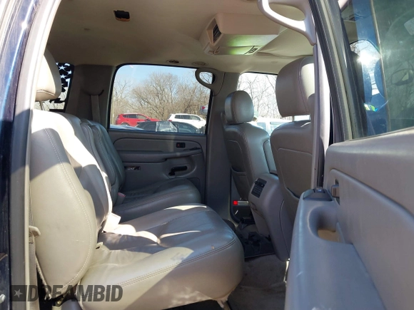 2005 GMC Yukon XL SLT with VIN 3GKGK26G35G191865, listed as a IAAI auction lot 41773994 with 211,199 mi miles. Bid and sale history available at carsss.com. Image 8.