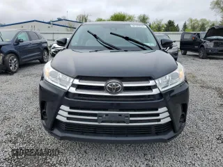 2018 Toyota Highlander LE z VIN 5TDBZRFH3JS817557, wystawiony jako Copart lot #56109035 z przebiegiem 132 053 mil mil oraz Szkoda całkowita • Salvage title. Historia ofert i sprzedaży dostępna na DreamBid. Obrazek 5.