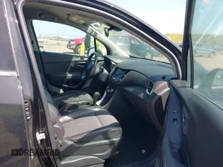 2019 Chevrolet Trax LT with VIN KL7CJLSB0KB918698, listed as a IAAI auction lot 42054006 with Not Provided miles and . Bid and sale history available at carsss.com. Image 5.