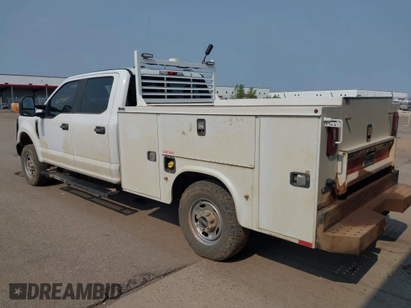 2021 Ford F-250 XL z VIN 1FT7W2B62MED60339, wystawiony jako IAAI lot #42294873 z przebiegiem 42 922 mil mil oraz . Historia ofert i sprzedaży dostępna na DreamBid. Obrazek 3.